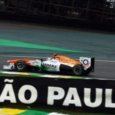 Adrian Sutil con los intermedios