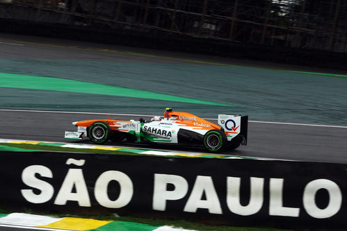 Adrian Sutil con los intermedios