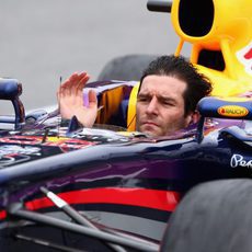 Mark Webber se quitó el casco tras cruzar la meta