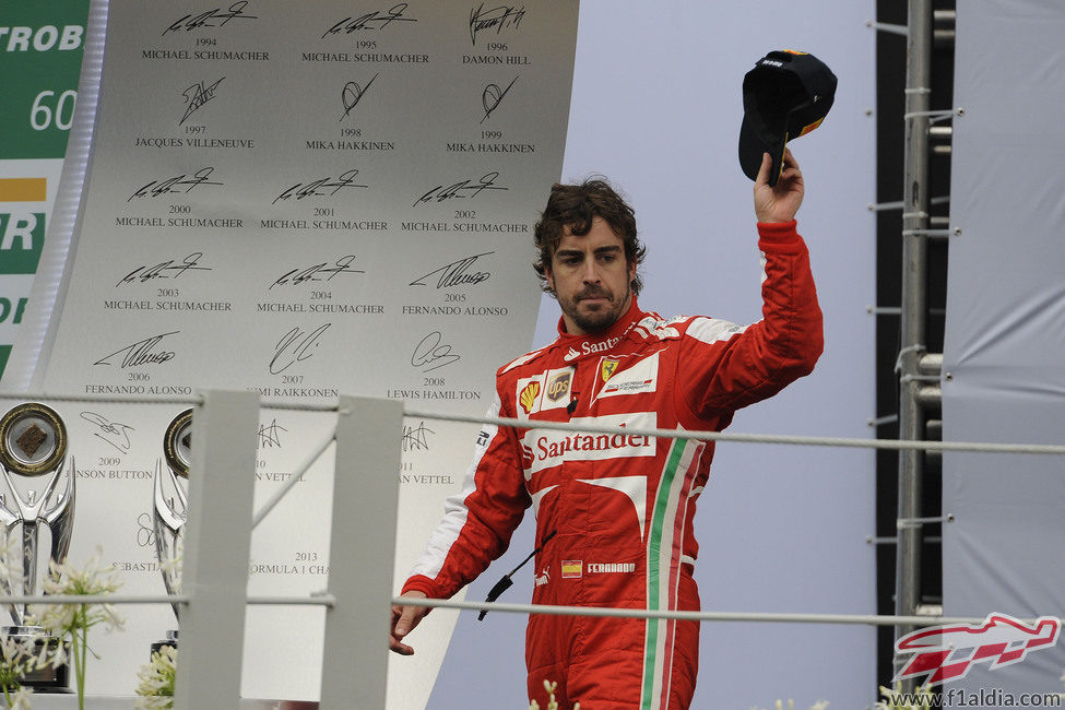 Fernando Alonso sube al podio en Brasil