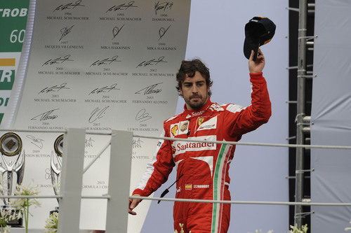 Fernando Alonso sube al podio en Brasil