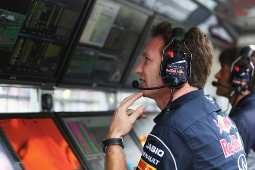 Christian Horner en el muro de Red Bull