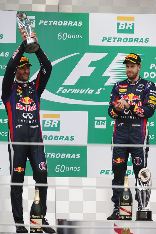 Sebastian Vettel aplaude a Mark Webber en Brasil