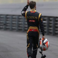 Romain Grosjean regresa a boxes tras su abandono