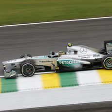 Lewis Hamilton fue sancionado en carrera