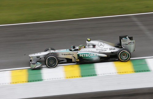 Lewis Hamilton fue sancionado en carrera