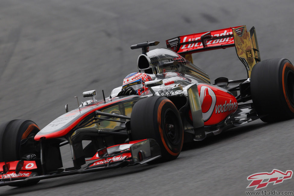Jenson Button casi llega al podio en Interlagos