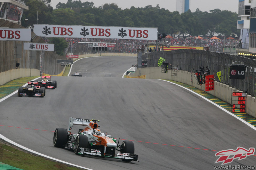 Adrian Sutil tuvo una estrategia de tres paradas