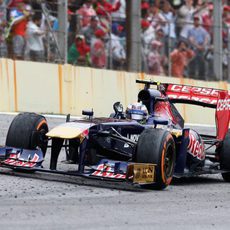 Daniel Ricciardo saluda a los aficionados