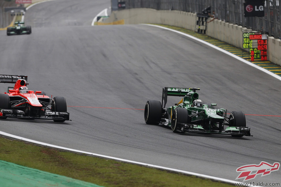 Giedo van der Garde adelanta a un Marussia