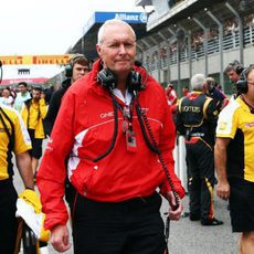 John Booth en la parrilla del GP de Brasil antes de la salida