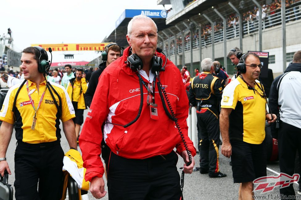 John Booth en la parrilla del GP de Brasil antes de la salida