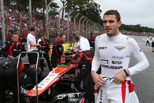 Jules Bianchi se prepara en la parrilla de Interlagos