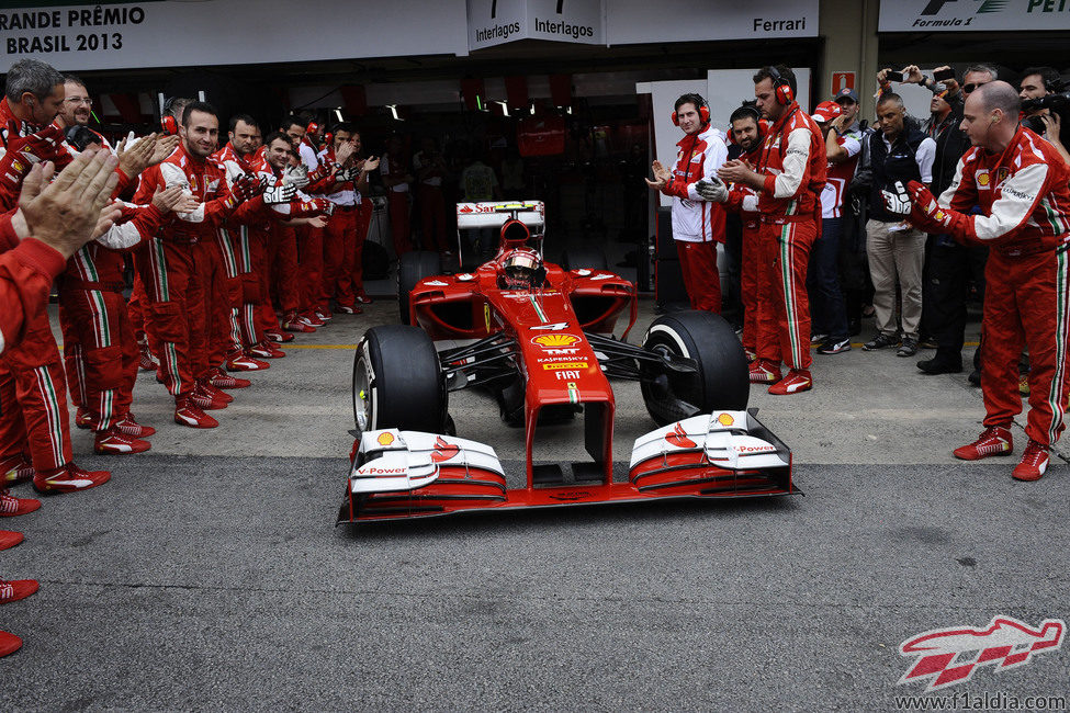 Ferrari despide a Felipe Massa entre aplausos