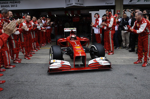 Ferrari despide a Felipe Massa entre aplausos