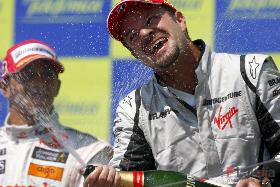 Barrichello con el champán