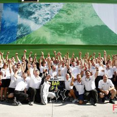 El equipo Brawn GP celebra su victoria