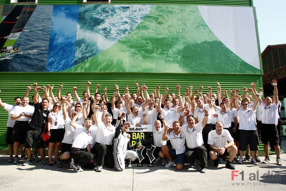 El equipo Brawn GP celebra su victoria