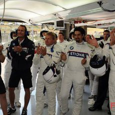 El equipo BMW celebra el tercer puesto