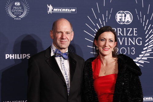 Adrian Newey, acompañado por su pareja