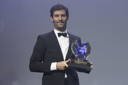 Mark Webber recibe su trofeo de tercer clasificado