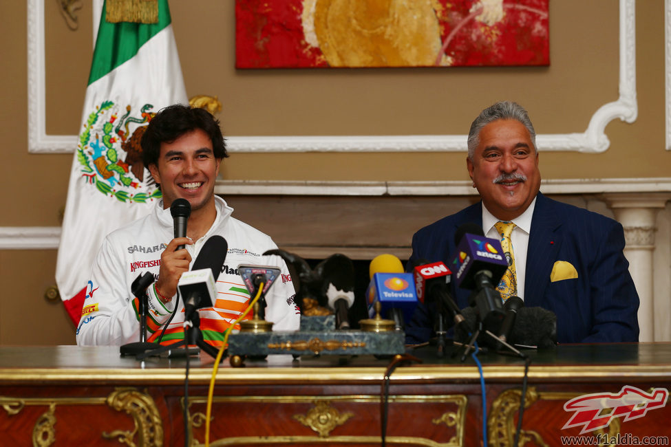 Primera rueda de prensa como piloto del equipo