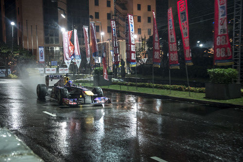 La lluvia anima la exhibición