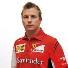 Kimi Räikkönen ya posa con los colores de Ferrari