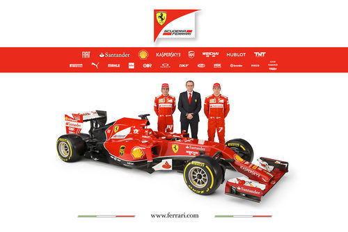 Stefano Domenicali posa junto a Fernando Alonso y Kimi Räikkönen
