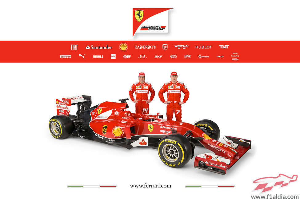 Fernando Alonso y Kimi Räikkönen junto al F14-T