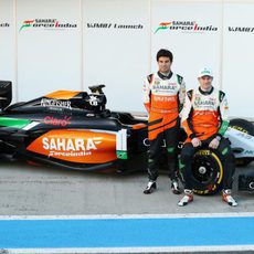 Sergio Pérez y Nico Hülkenberg, junto al VJM07