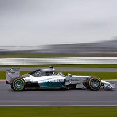 El Mercedes rueda en Silverstone
