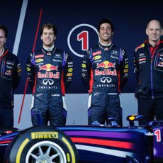 Vettel, Ricciardo, Horner y Newey en la presentación del RB10