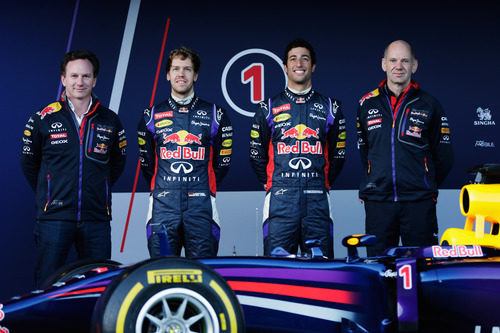 Vettel, Ricciardo, Horner y Newey en la presentación del RB10