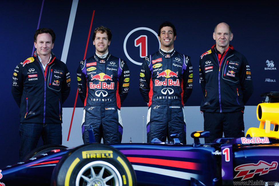 Vettel, Ricciardo, Horner y Newey en la presentación del RB10