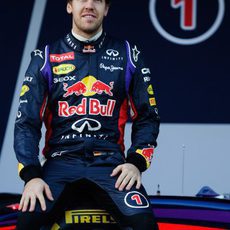 Sebastian Vettel posa contento con Red Bull