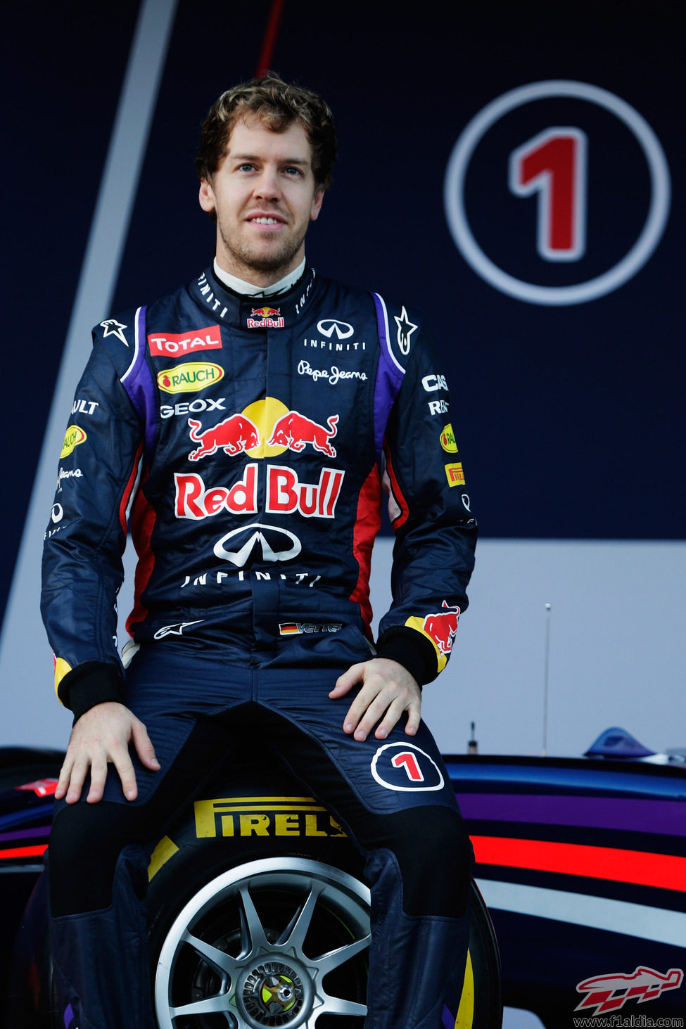 Sebastian Vettel posa contento con Red Bull
