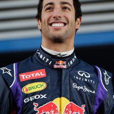 Daniel Ricciardo sonríe en la presentación del RB10