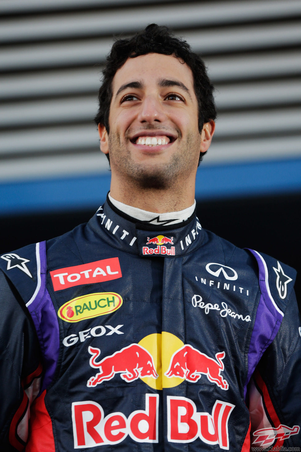 Daniel Ricciardo sonríe en la presentación del RB10