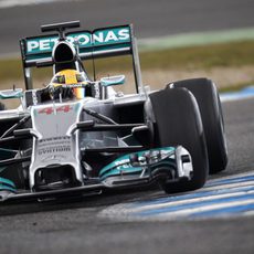 Lewis Hamilton, el primero en pista