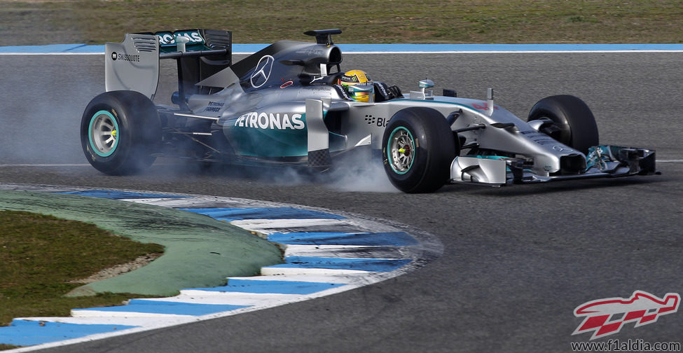 Pasada de frenada de Lewis Hamilton