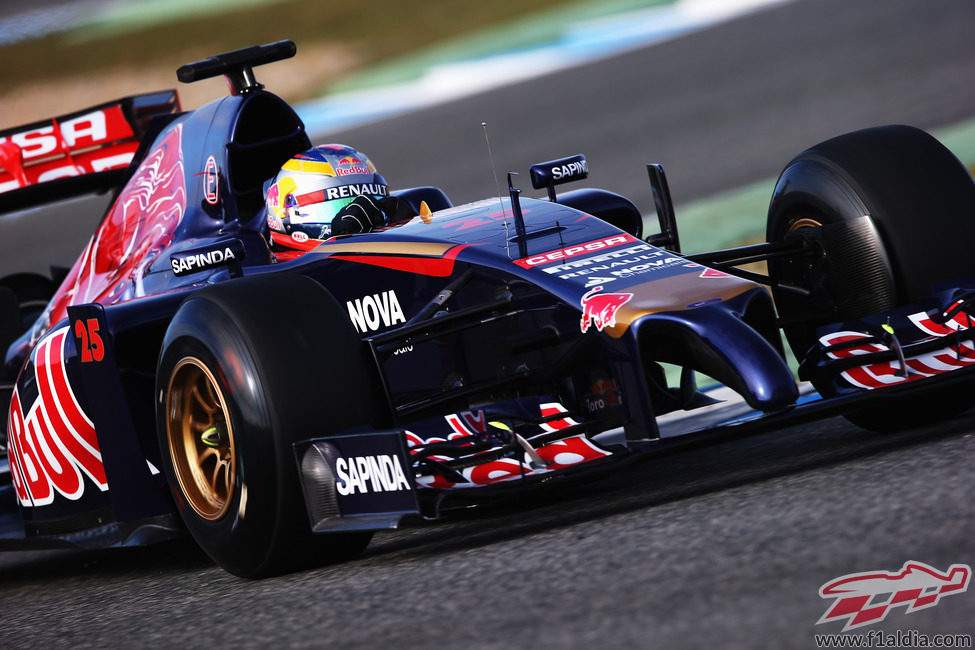 Jean-Eric Vergne con el nuevo Toro Rosso