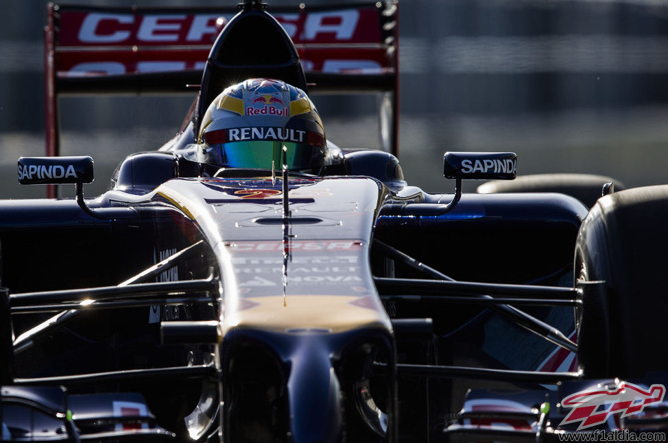 Jean-Eric Vergne rueda en Jerez con el STR9