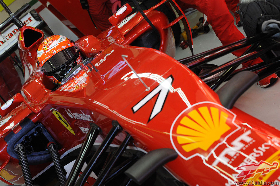 Kimi Räikkönen espera subido en el F14-T
