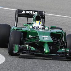 El Caterham CT05, en pista