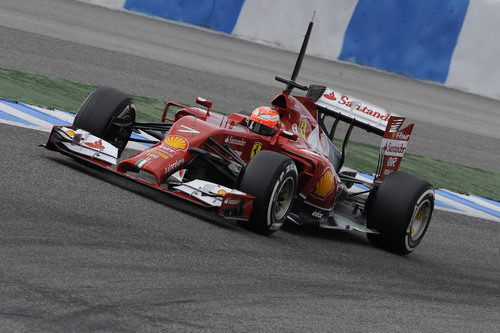 El F14-T rueda en Jerez con Kimi Räikkönen