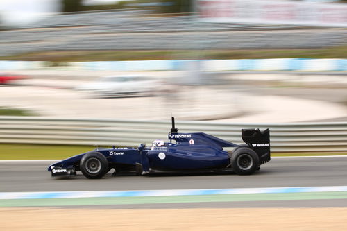 El Williams FW36 de Valtteri Bottas gira en Jerez