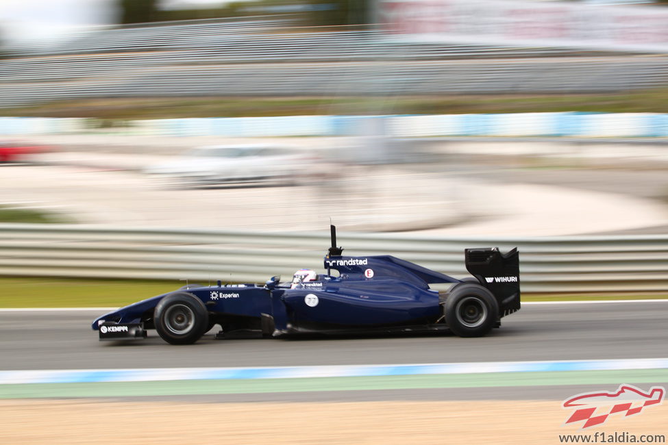 El Williams FW36 de Valtteri Bottas gira en Jerez