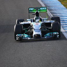 Parafina en el alerón trasero del Mercedes de Nico Rosberg