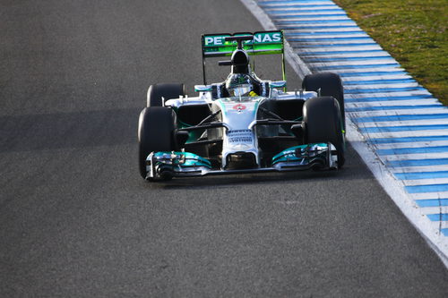 Parafina en el alerón trasero del Mercedes de Nico Rosberg
